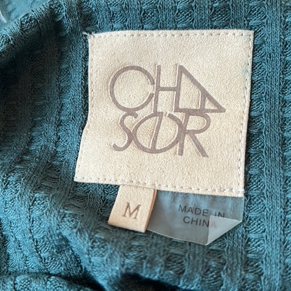 NWOT, Chaser, Women’s LS waffle top, buttons at wrists, rounded hem - Picture 5 of 6